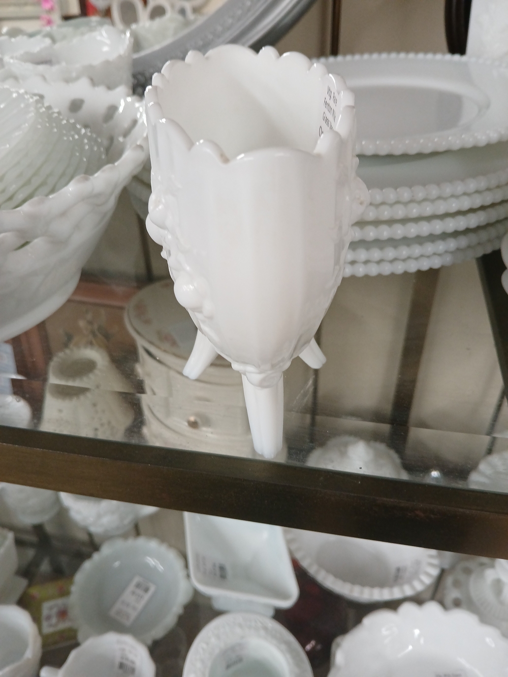 RARE - Vintage Fenton Cabbage Rose Oval Milk Glass Vase - Picture 3 of 4